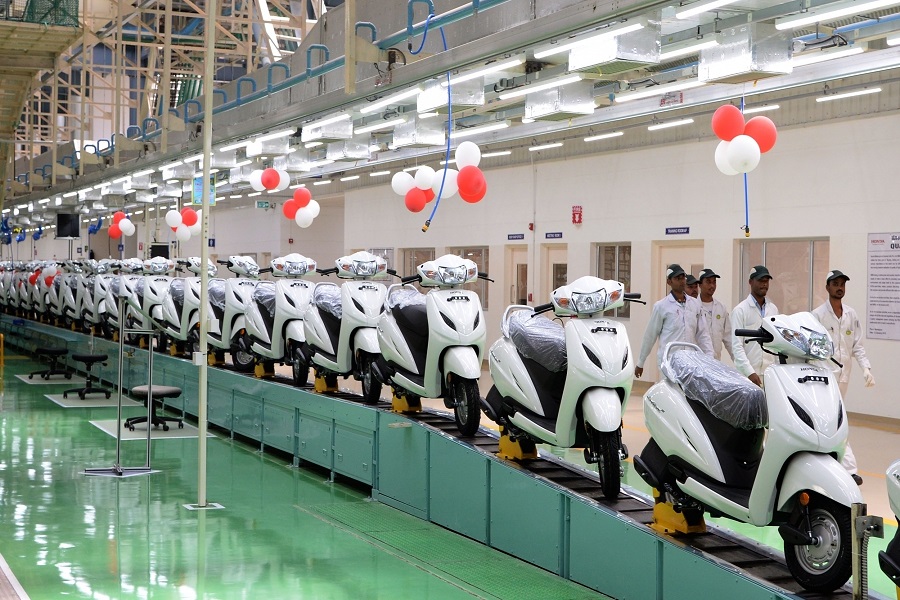 Wholesale volumes of 2‑wheelers in India jump 19 pc at 1.8 million in Nov